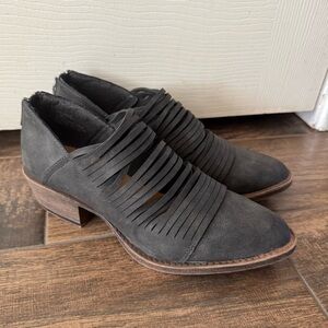 Coconuts By Matisse Powell 7.5M Faux Leather‎ Gray Split Ankle Cut Out Booties